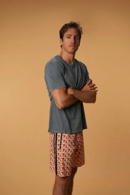 Mineral Grey Organic Cotton T-Shirt - Beach (2)