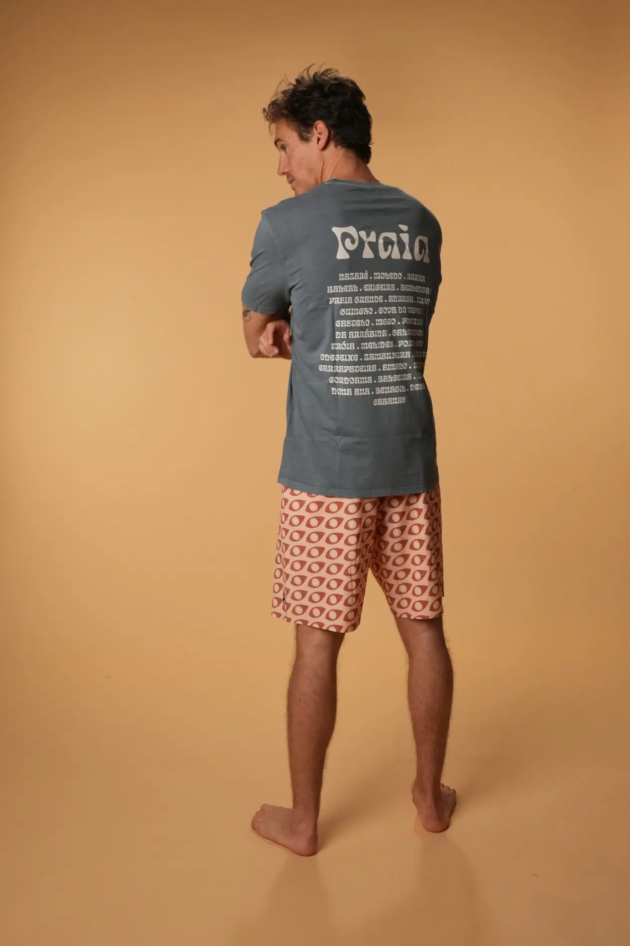 Futah - Mineral Grey Organic Cotton T-Shirt - Beach (2)